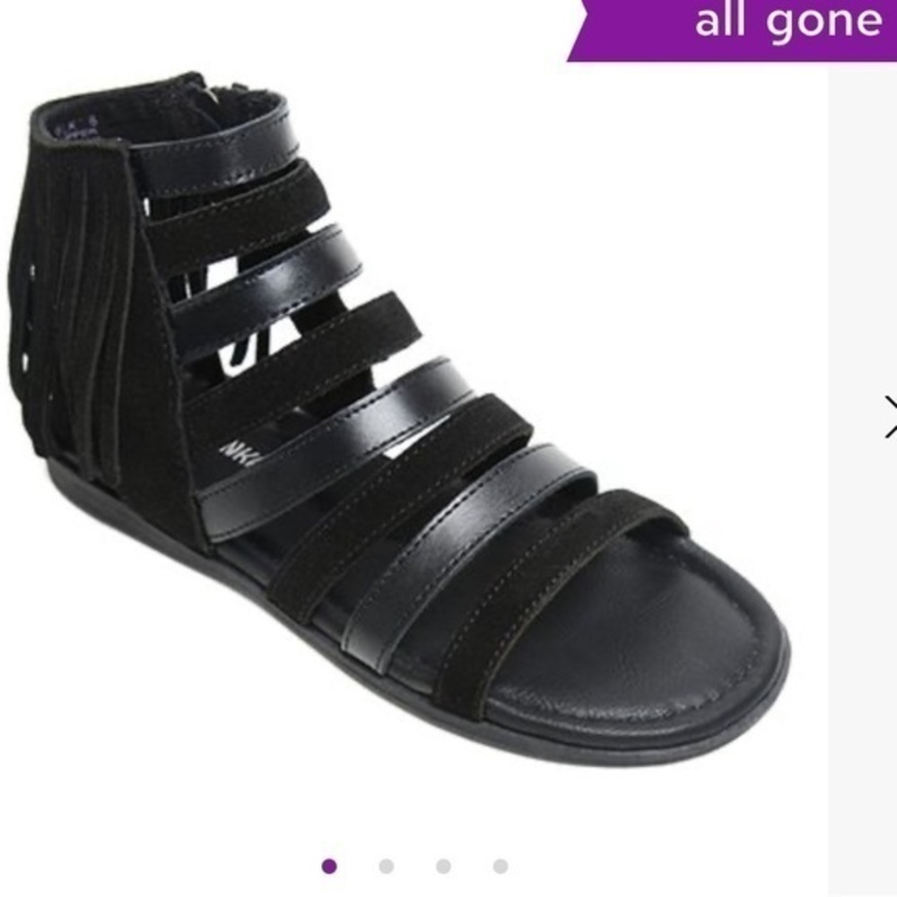 Minnetonka Black Sandals with Minimalist Design